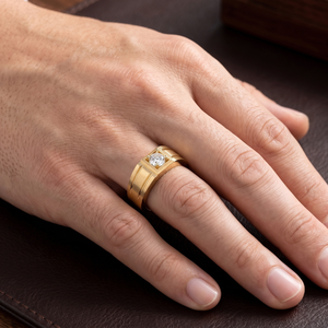 Bague de fiançailles de luxe pour homme en or 14 carats avec diamant de laboratoire certifié IGI |   Solitaire Rond Brillant |   Fournisseur de bijoux en gros - Product Image 1