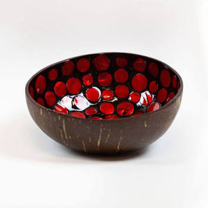 Encantadora tazón de coco de nácar con incrustaciones intrincadas de puntos rojos, elegante y práctica para el uso diario en la mesa. - Product Image 1