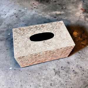 Boîte à mouchoirs en mosaïque de nacre Noble Pearl, support artisanal incrusté de nacre avec motif sur mesure pour intérieurs de luxe - Product Image 5
