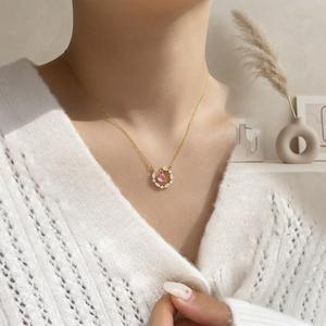 Collar con Colgante de Corazón con Diamantes Rosados y Piedras Transparentes, Cadena de Acero Inoxidable Chapada en Oro de 18K, Unisex, Clásico, para Bodas - Product Image 3