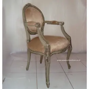 Stuhl im französischen Stil aus Mahagoniholz Made in Jepara Central Java Indonesien zur Einrichtung antiker Reproduktion Wohn möbel