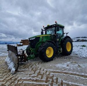 Tracteurs John Deere abordables, fournis en gros pour les opérations agricoles à grande échelle, disponibles auprès des revendeurs de machines agricoles. Stock en vrac maintenant disponible. - Product Image 5