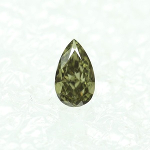 Diamante natural camaleón de 0.38 quilates, certificado por GIA, de corte brillante modificado en forma de pera, color verde grisáceo oscuro, para un diamante exquisito. - Product Image 1