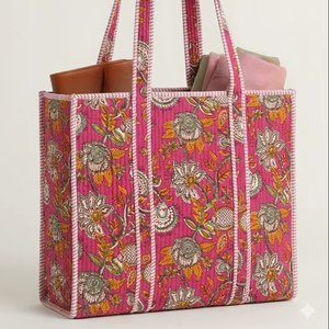 Bolsa de Mano Acolchada de Algodón Indio Hecha a Mano con Estampado Floral, Bolsa Grande para Compras - Product Image 1