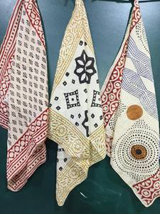 Pañuelo Cuadrado Étnico de Algodón Hecho a Mano Naaz Textile, Estampado Floral, Juego de Pañuelo para el Cuello, Ideal para el Verano, Suave al Contacto con la Piel - Product Image 3