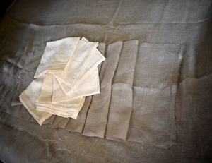 Chemin de table en étamine naturelle en lin 100% brodé de style japonais tissé pour la maison ou l'hôtel - Product Image 2