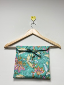 Conjunto de Pijama Hecho a Mano para Mujer |   Atractivo Conjunto de Pijama con Estampado Floral |   Camisa cómoda, pijama con bolsa a juego |   Ropa de dormir - Product Image 5
