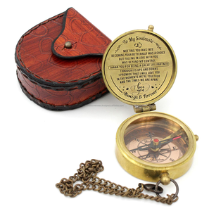 Boussole de poche nautique en laiton, style vintage, boussole de navigation avec chaîne pour les voyages, le camping, la randonnée et les cadeaux - Product Image 3