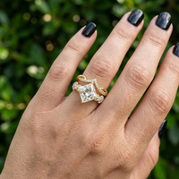Anillo de Compromiso con Diamante Cultivado en Laboratorio, Corte Princesa, 0.70-0.90 CTW, Exclusivo de Sparkledge Creation, E VVS2, Plata Chapada en Oro