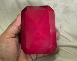 พลอยทับทิมสีแดงเข้มทรงแปดเหลี่ยมเจียระไนแบบมรกต น้ำหนัก 5000 กะรัต พลอยหลวมขนาดใหญ่ ขัดเงาอย่างดี - Product Image 2
