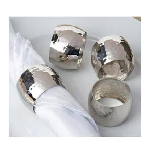 Porte-serviettes en métal argenté martelé, décoration de table de luxe pour hôtels et mariages, fabricant en gros. - Product Image 1