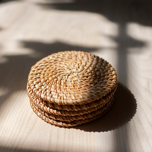 Sous-verres ronds en rotin naturel au design moderne et élégant, de qualité supérieure, en gros. - Product Image 5