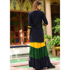 ชุดเดรสกระโปรงทรงเอลายทางหลากสีสวยงาม - Product Image 1