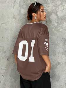 Camiseta de fútbol americano de malla oversize personalizada para mujer, cuello en V, estampado gráfico marrón, estilo hip hop, corte holgado - Product Image 6