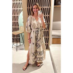 Robe longue bohème ethnique beige à col en V et manches bouffantes, imprimé floral, ceinture, en coton, pour femme, idéale pour l'été et la plage - Product Image 1