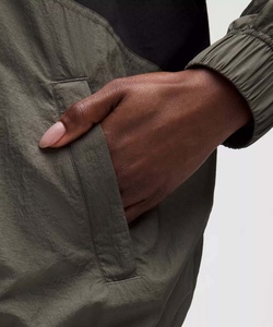 Vêtements de sport de gros pour la salle de sport, veste coupe-vent décontractée pour femmes avec fermeture éclair, de haute qualité, respirante, poignets élastiques, veste en nylon - Product Image 4