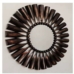 Miroir métallique luxueux et attrayant, fabriqué avec soin, alliant fonctionnalité et esthétique décorative sans effort. - Product Image 5