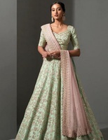 Tenue de mariage traditionnelle indienne Lehenga Choli, magnifiquement ornée de sequins, pour les occasions et les événements spéciaux, pour femmes.