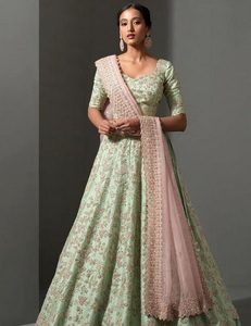 Lehenga Choli, Traje Tradicional Indio para Bodas, Bellamente Diseñado con Lentejuelas, para Ocasiones y Eventos Especiales para Mujeres - Product Image 1