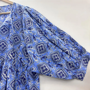 Blusa de Algodón Ecológico con Estampado Floral Hecho a Mano, Cuello en V, Manga 3/4, Encaje, Volantes Hechos a Mano, Lavable, Resistente a las Arrugas, Estilo Chinoiserie - Product Image 3