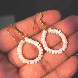 Boucles d'oreilles en opale éthiopienne naturelle multi-arc-en-ciel, argent et or 14 carats, cadeau pour elle - Product Image 2