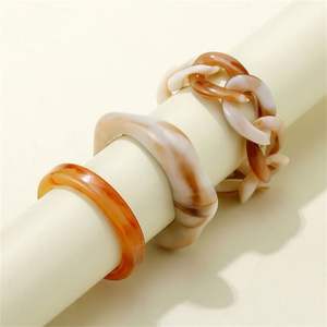 Bracelets ouverts en résine ondulée irrégulière verte de style européen et américain, bijoux de main de luxe haut de gamme au design simple et élégant - Product Image 5