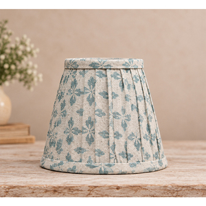 Pantalla de Lámpara de Lino con Diseño Floral Azul |   Pantalla de tela plisada hecha a mano para lámparas de mesa, de pie y colgantes - Product Image 4