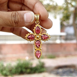 Colgante de Cruz Inspirado en la Cruz de Cristo con Gema de Cuarzo Rubí, Chapado en Oro de 18K, Cruz Sólida Ortodoxa, Amuleto de Joyería para Niños - Product Image 5