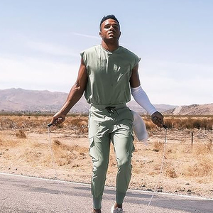 เสื้อกล้ามออกกำลังกายผู้ชาย ระบายอากาศได้ดี ผ้าคอตตอนผสมสแปนเด็กซ์ กระชับกล้ามเนื้อ แห้งเร็ว ปักลาย 3 มิติ น้ำหนัก 180 กรัม เหมาะสำหรับออกกำลังกายและวิ่ง - Product Image 4