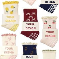 Chaussettes de sport en coton jacquard rayées personnalisées en gros d'usine, chaussettes antidérapantes personnalisées pour le basketball, le fitness, le yoga et le Pilates