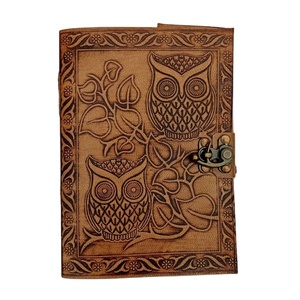 Fait à la main Vintage A5 Journal en cuir rétro carnet de croquis de voyage avec selle couture couleur de l'eau couverture en papier cadeau parfait - Product Image 1