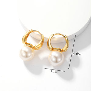 Coppia di semplici orecchini di perle in vetro metallizzato e rame, idea regalo - Product Image 5