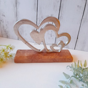 Etiquetage privé personnalisé Ornement multi-cœurs en métal massif Art déco Base en bois rustique pour objets décoratifs pour la maison Saint-Valentin - Product Image 1