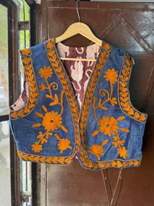 Wholesale Handmade Suzani Embroidered <b>Velvet</b> Cotton Short Lightweight Casual Vest <b>Coat</b> <b>Women</b> Floral Sleeveless Outerwear - Product Image 1