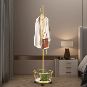 Perchero minimalista con base redonda de metal amarillo y cesta de almacenamiento para organizar la ropa del dormitorio - Product Image 5