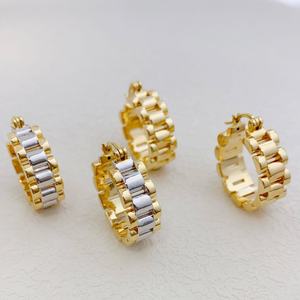 Pendientes de Diamantes de Oro de 18 Quilates Opulentos con Elegante Diseño Nupcial para Bodas y Ceremonias, Joyas de Ámbar Unisex - Product Image 1