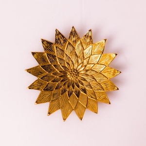 Bol à fleurs en métal fait main, finition dorée sculptée, cadeau de mariage, plat décoratif - Product Image 4