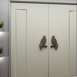 Par de Tiradores de Armario Contemporáneos en Forma de Águila de Aleación de Zinc, Acabado Negro Mate y Dorado, Diseño Novedoso y Duradero - Product Image 1