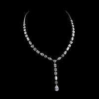 Collier pendentif de luxe en diamants multi-tailles cultivés en laboratoire avec chaîne à maillons en or blanc pour occasions de mariage féminines, design tendance