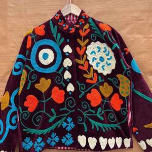 Veste en velours violet de luxe pour femmes avec col montant brodé de fleurs, style bohème, manches longues, vêtements d'extérieur pour femmes pour l'automne - Product Image 1