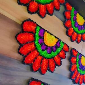 Conjunto de Rangoli Floral Hecho a Mano para Decoración Festiva del Hogar, Elementos Tradicionales Indios Coloridos para Diwali - Product Image 1