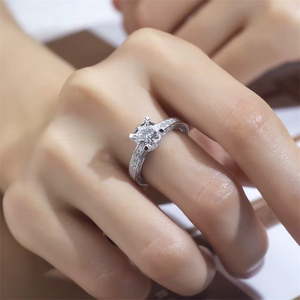 Anillo de compromiso de diamantes de corte brillante redondo de platino, estilo clásico, certificado IGI, color D, diamantes cultivados en laboratorio para mujer - Product Image 4