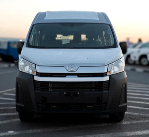 Toyota Hiace 3.5L gasolina, 15 asientos, modelo 2026, transmisión automática, en buen estado. - Product Image 1