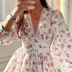 Nuevo Vestido Mini Elegante con Cuello en V y Estampado Floral de Rosas Rosadas, Mangas Largas Abullonadas, Cintura Imperio, Vestido Corto para Mujer - Product Image 1