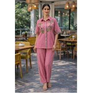 Collection de tenues coordonnées pour femmes de qualité supérieure, avec manches courtes, disponibles pour le bureau et les soirées, à prix abordable. - Product Image 1