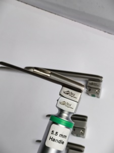 VITRA F.O. Lames de laryngoscope Miller 3 - 4 et poignée |   Laryngoscopes pour adultes en acier inoxydable de qualité médicale |   CERTIFIÉ CE - Product Image 2