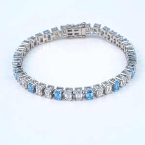 สร้อยข้อมือเพชรแล็บโกรว์ 12 กะรัต สีฟ้าสดใสทรงเอเมอรัลด์ 6 นิ้ว ความใสระดับ VS ชุบทองคำขาว 14K ของขวัญสำหรับผู้หญิงในงานปาร์ตี้ - Product Image 1