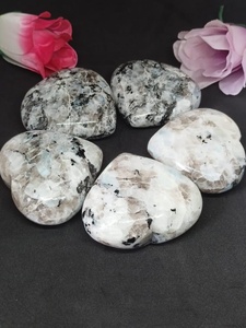 Magnifique pierre de lune arc-en-ciel de haute qualité, pierre précieuse en forme de cœur pour la guérison, décoration de la maison, feng shui, à acheter chez ELEGANT AGATE - Product Image 4