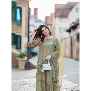 Ensemble haut-bas et dupatta pour femmes design avec broderie séquentielle - Product Image 2