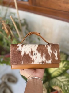 Nouvel Arrivage Portefeuille Pochette en Cuir de Vachette Couleur Marron Vente Chaude Portefeuille en Cuir à Poils Cadeau Femme - Product Image 3
